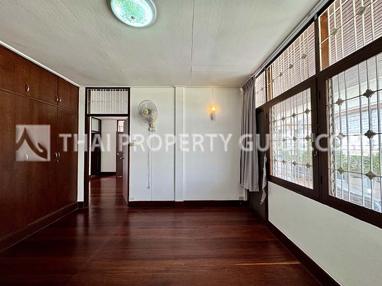 House with Private Pool in Phaholyothin 